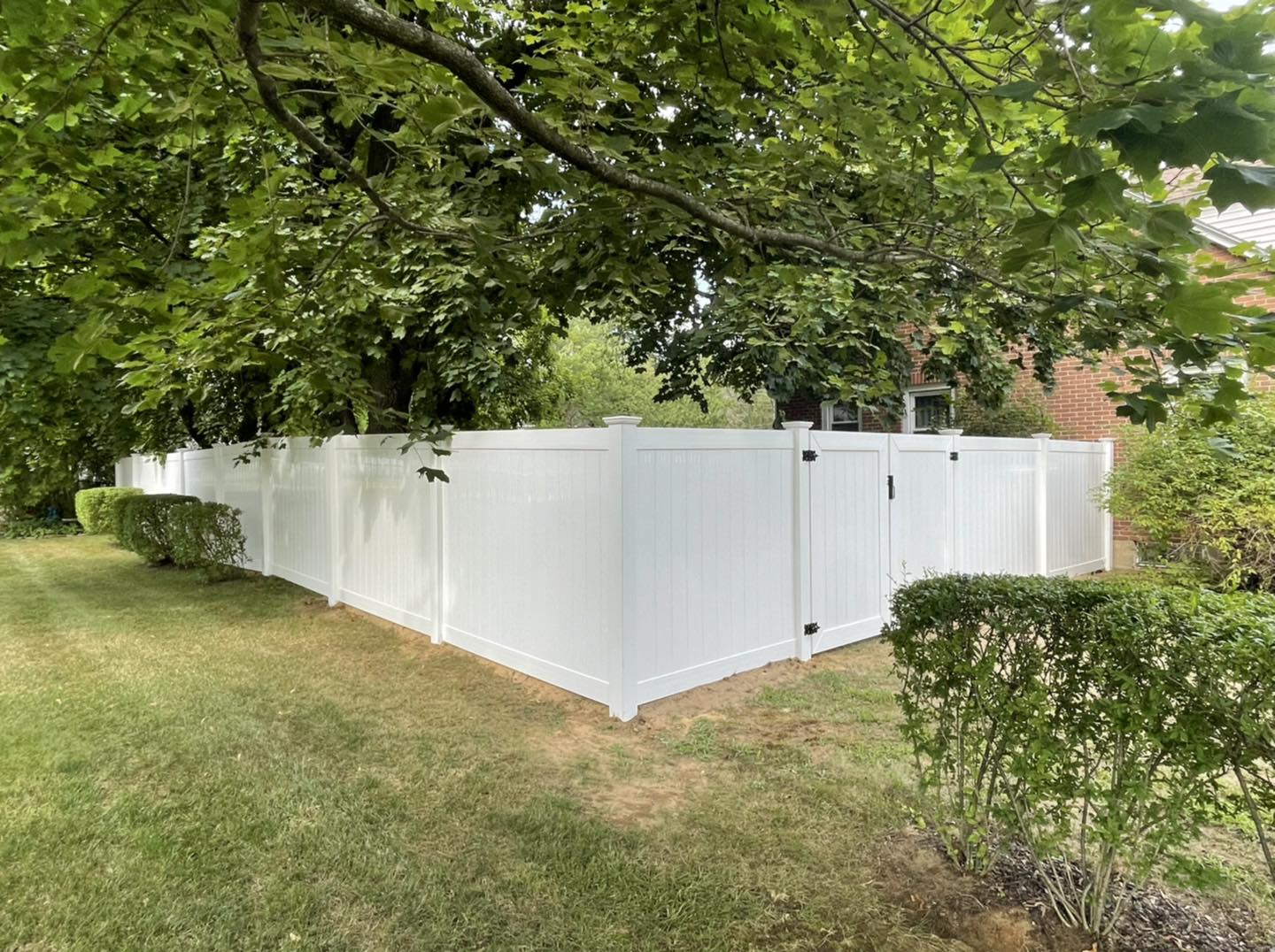 6’ PVC Solid Privacy WHITE with 8’ Wide Double Gate (2)