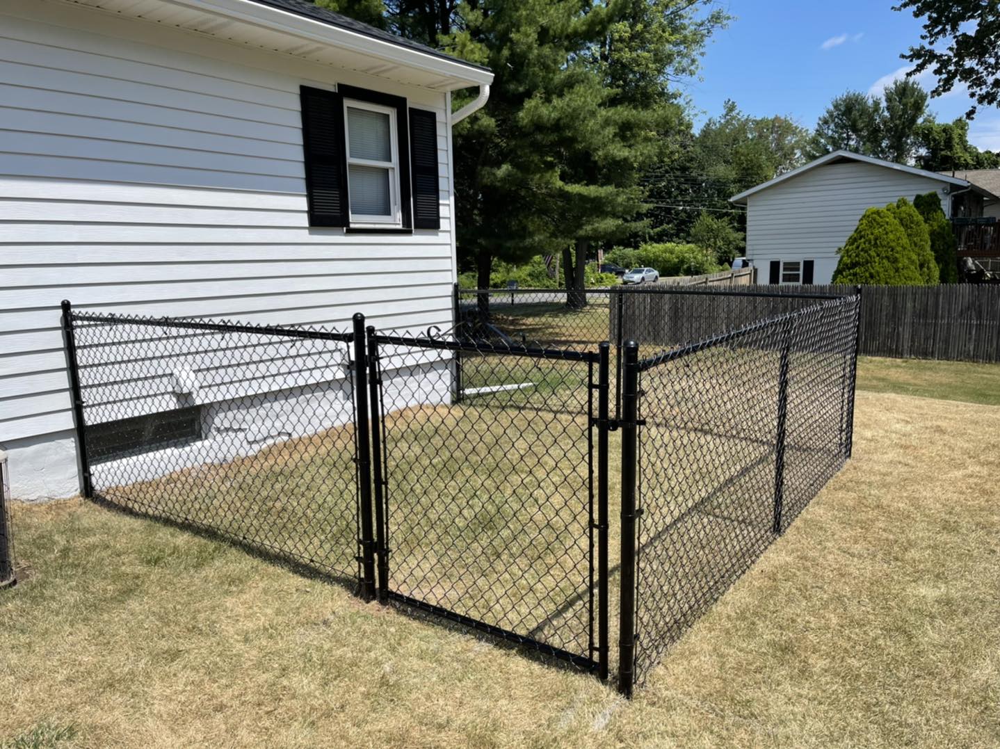 4’ Chain Link Vinyl-Coated BLACK with 4’ Wide Gate